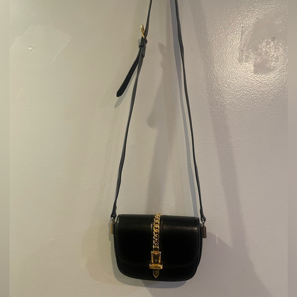 Gucci Ferragamo Steve Madden Giftaway Entry *** 4 SALES TO GO*** - Picture 2 of 14